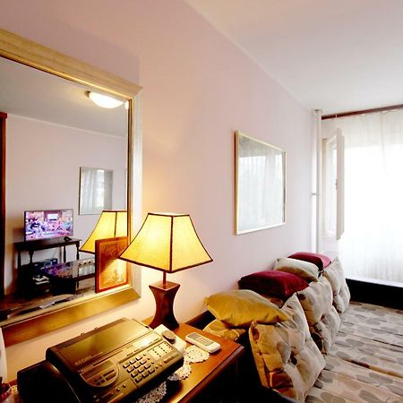 Bohemian Rhapsody Nbg Apartment Белград Екстериор снимка