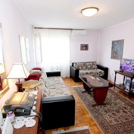 Bohemian Rhapsody Nbg Apartment Белград Екстериор снимка