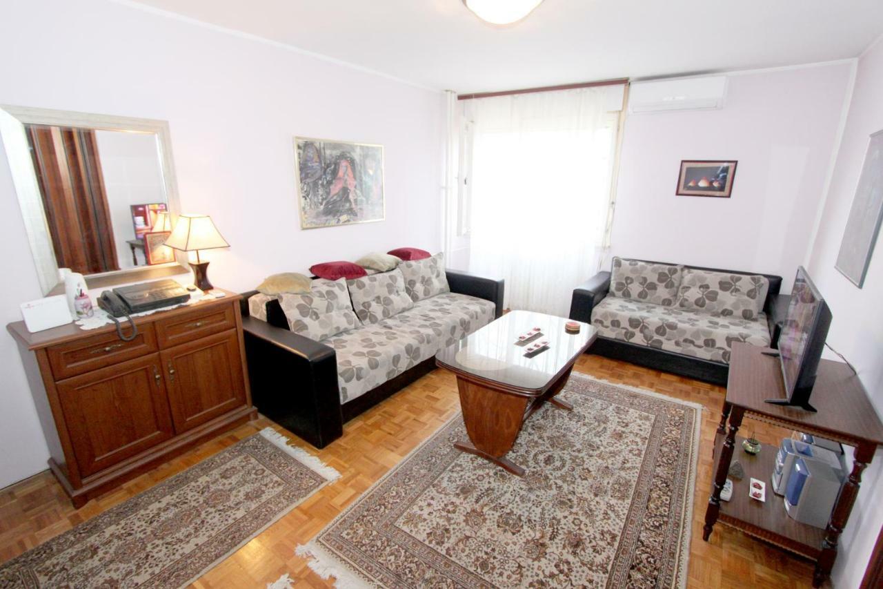 Bohemian Rhapsody Nbg Apartment Белград Екстериор снимка