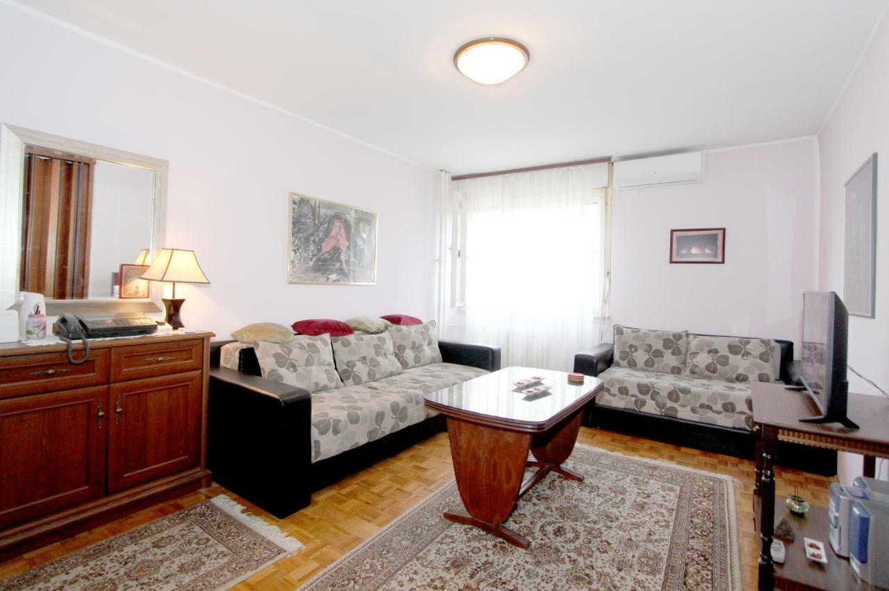 Bohemian Rhapsody Nbg Apartment Белград Екстериор снимка