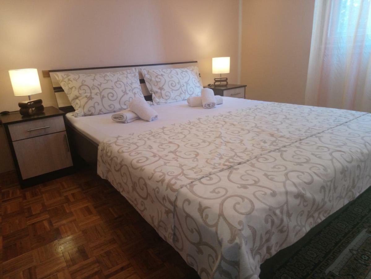 Bohemian Rhapsody Nbg Apartment Белград Екстериор снимка